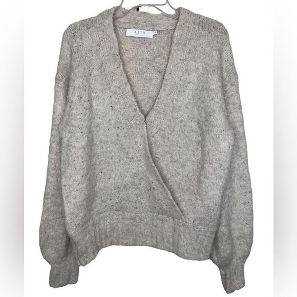 Astr Cream Long Sleeve Fuzzy Boucle Wool Blend Faux Wrap Sweater Size Large - Picture 2 of 10